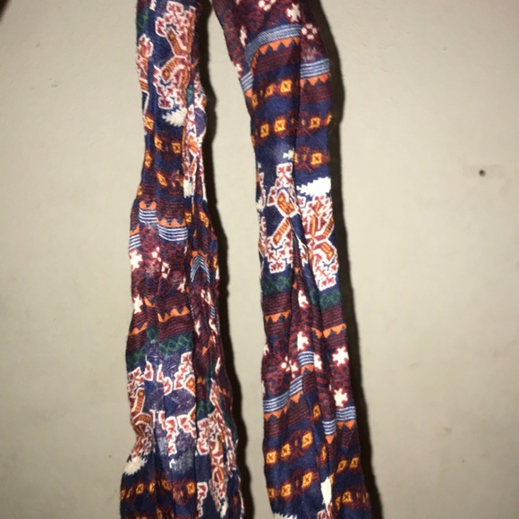 Women’s scarf - Picture 1 of 2